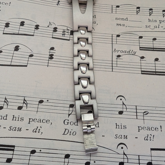 Silver and Cream Watch - Picture 2 of 9